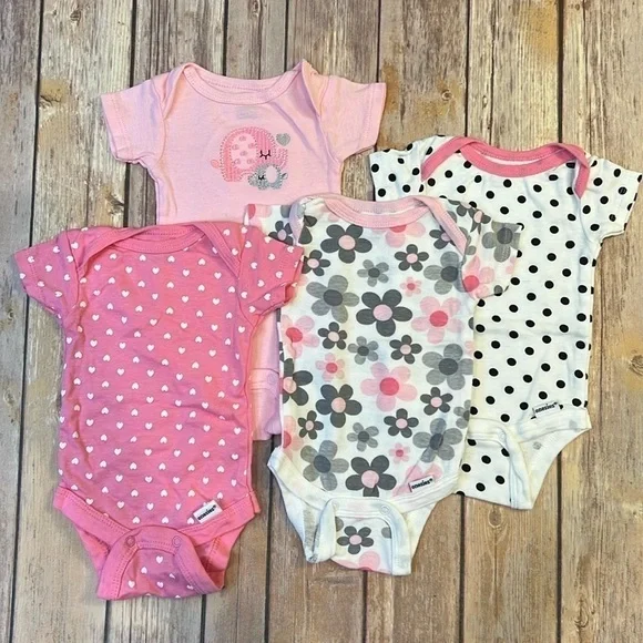Newborn Girls Gerber Onesie Bundle - Picture 1 of 6